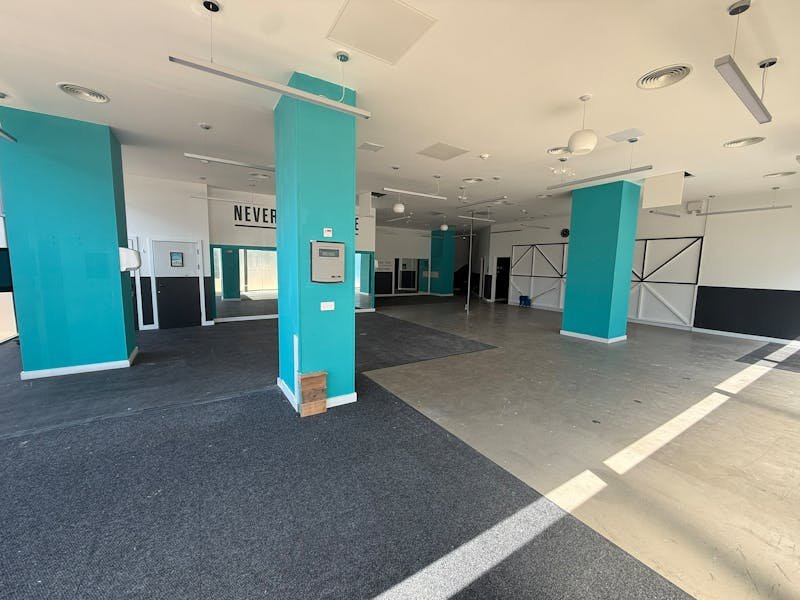 Retail/Shop in Woking - photo 2