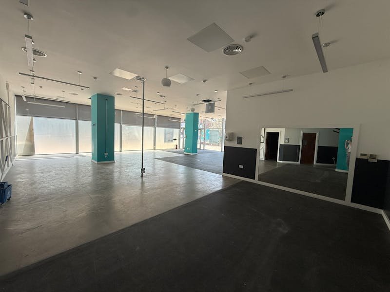 Retail/Shop in Woking - photo 4