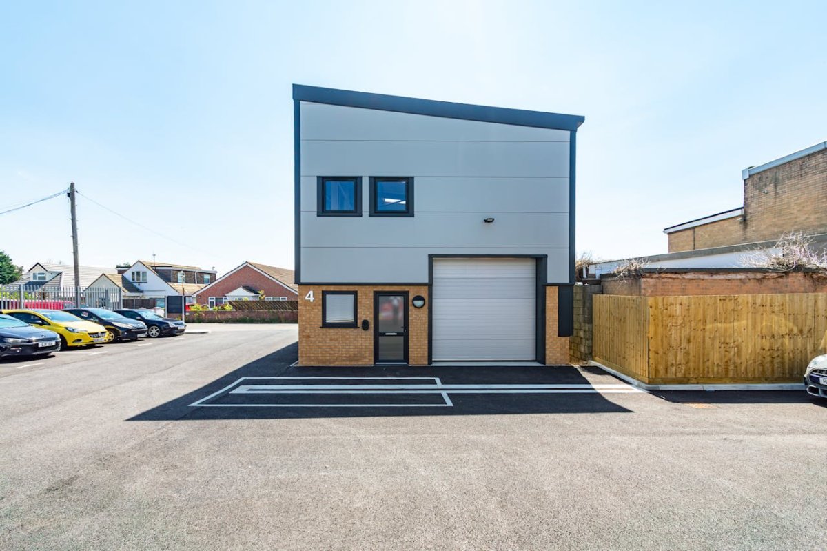 Retail/Shop in Poole - photo 4
