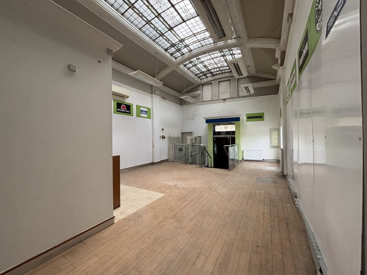 Retail/Shop in Sowerby Bridge - photo 2