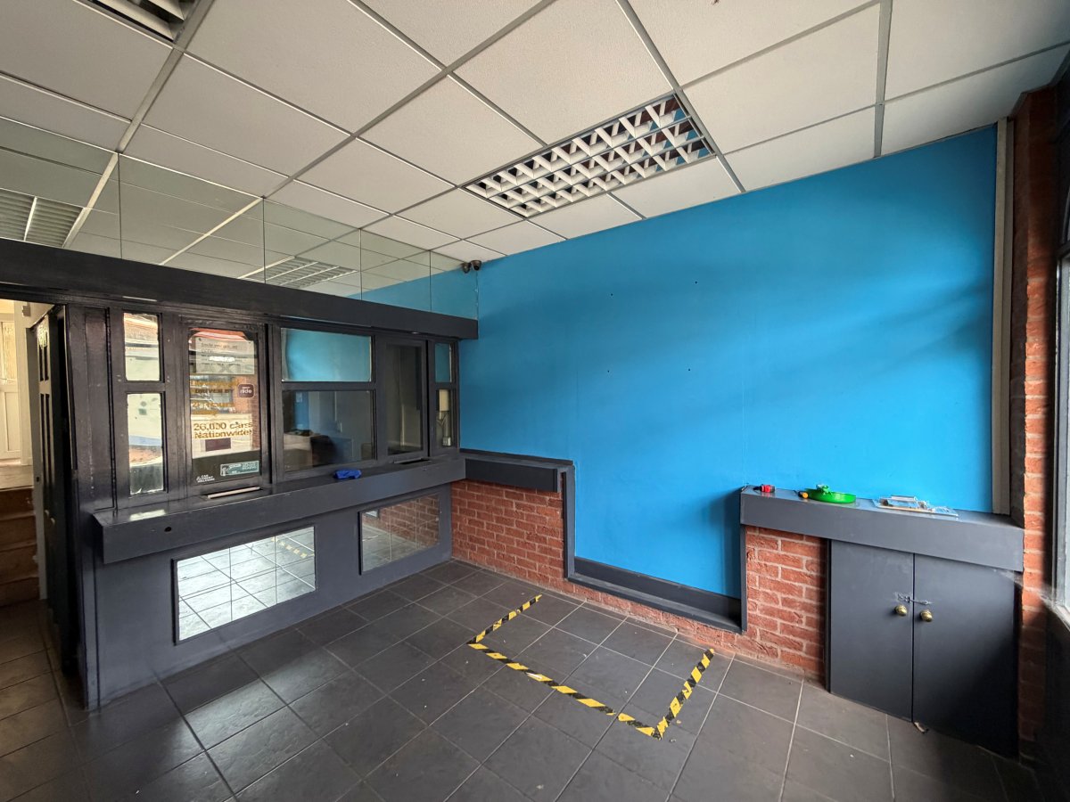 Retail/Shop in Oadby - photo 2