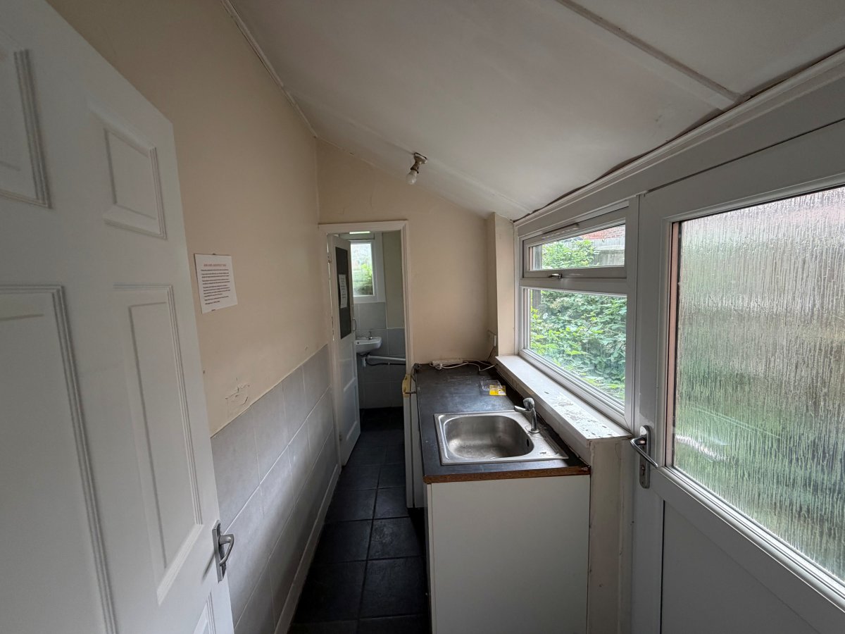 Retail/Shop in Oadby - photo 4