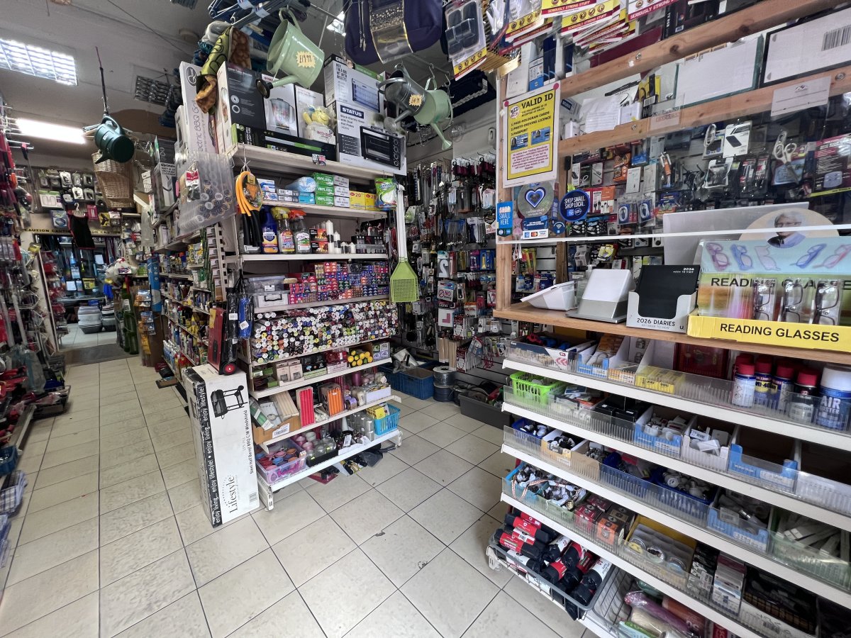 Retail/Shop in Croydon - photo 2