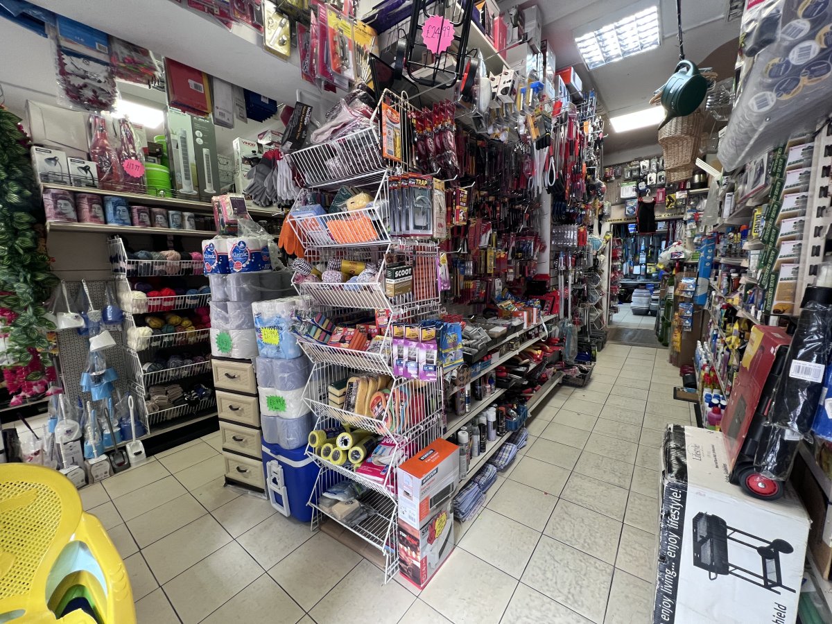 Retail/Shop in Croydon - photo 3