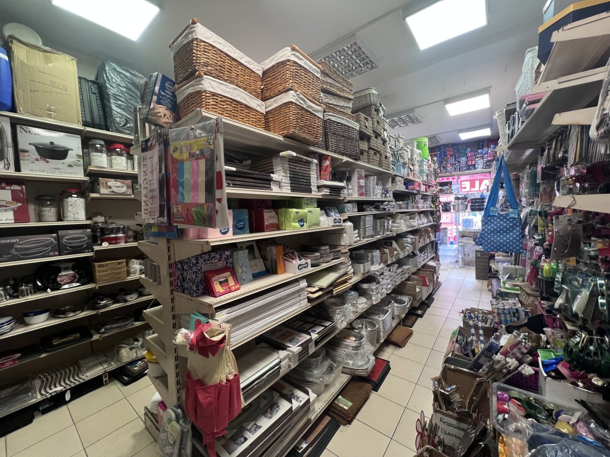 Retail/Shop in Croydon - photo 4