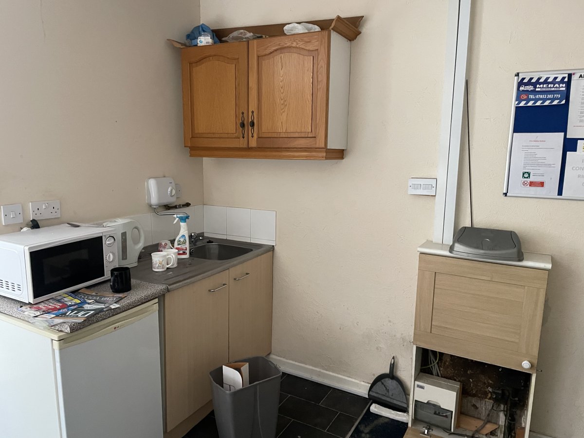 Retail/Shop in Horsforth - photo 4