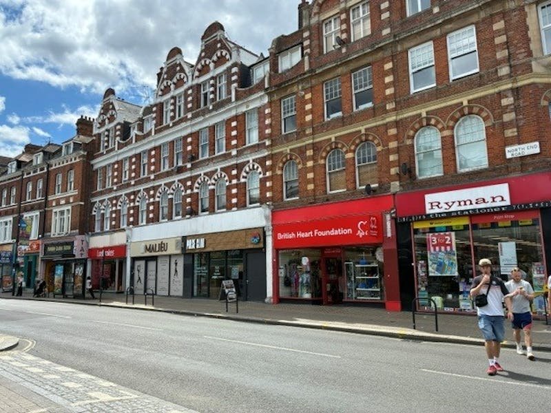 Retail/Shop in London - photo 3