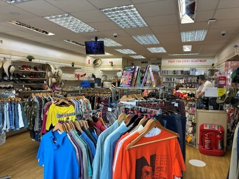 Retail/Shop in London - photo 4