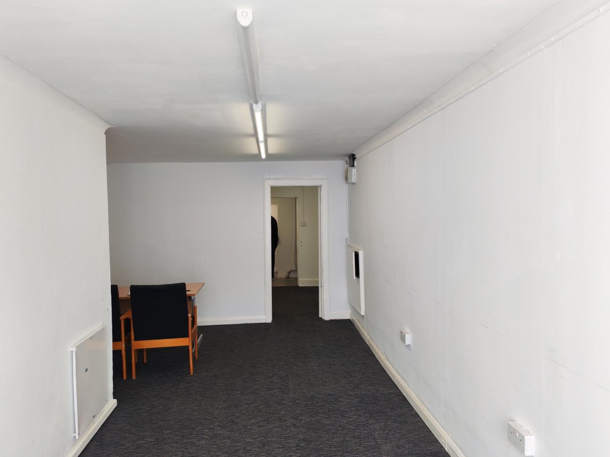 Retail/Shop in Great Yarmouth - photo 3