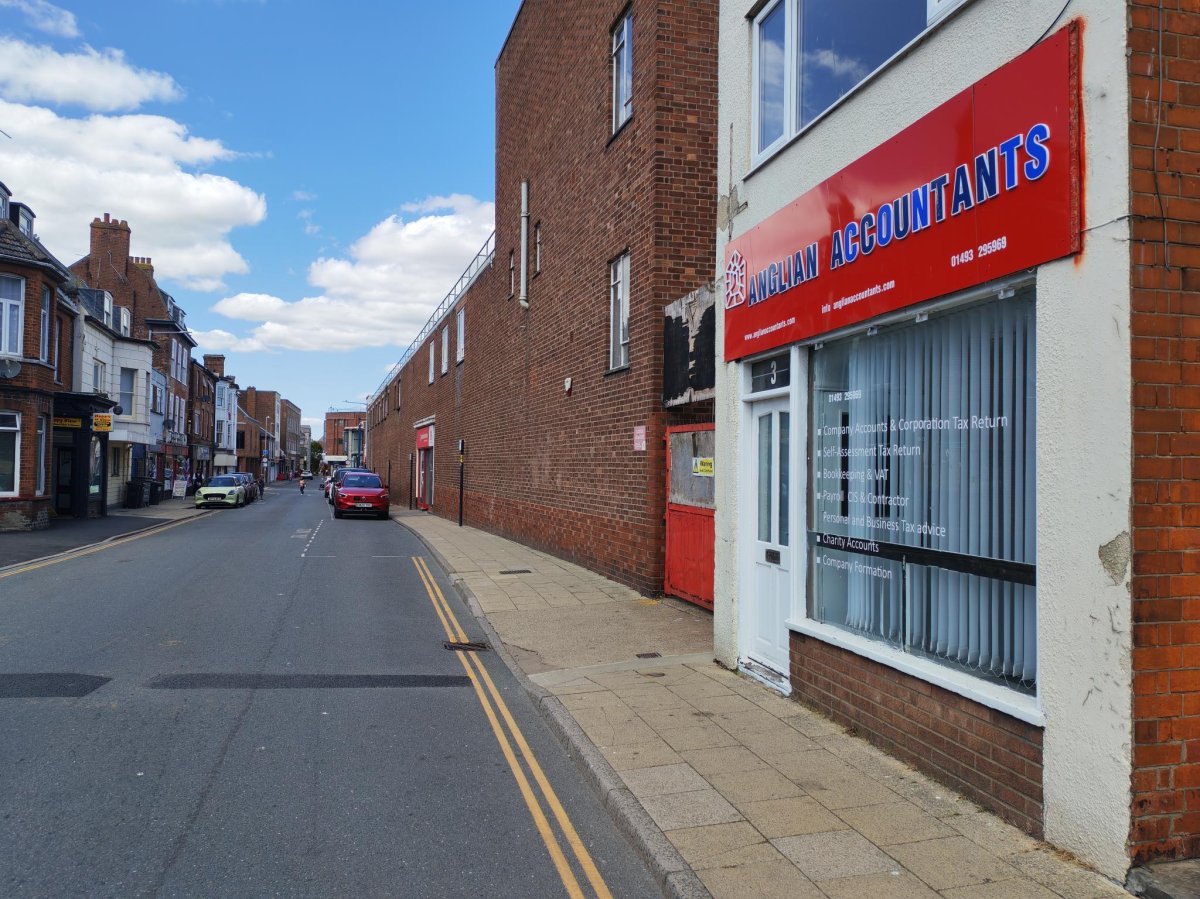 Retail/Shop in Great Yarmouth - photo 4