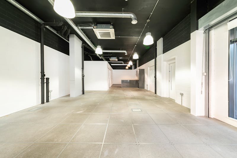 Retail/Shop in London - photo 3