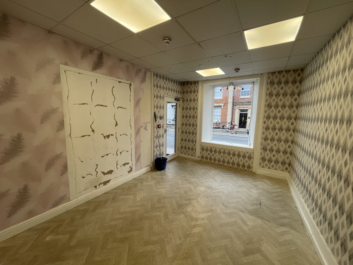 Retail/Shop in Bury St. Edmunds - photo 2
