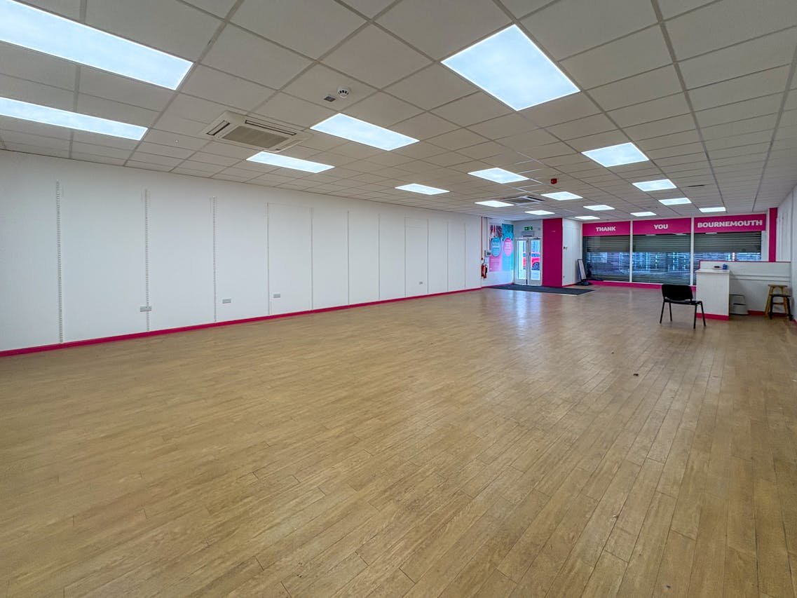 Retail/Shop in Bournemouth - photo 2