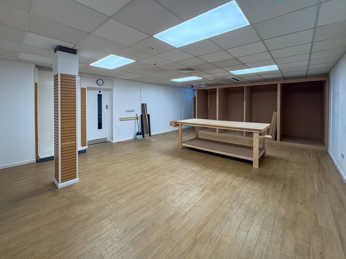 Retail/Shop in Bournemouth - photo 4