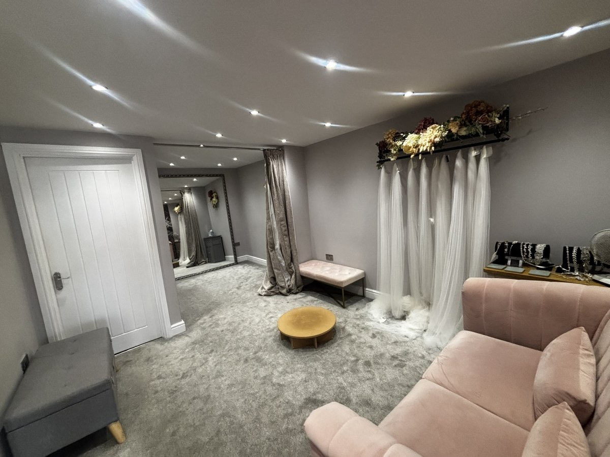 Retail/Shop in Hinckley - photo 4