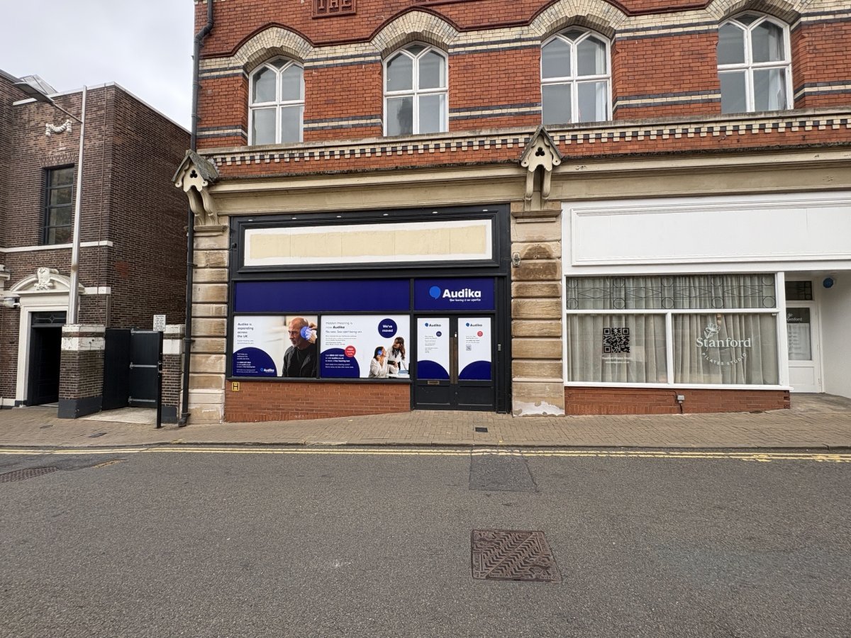 Retail/Shop in Lincoln - photo 2