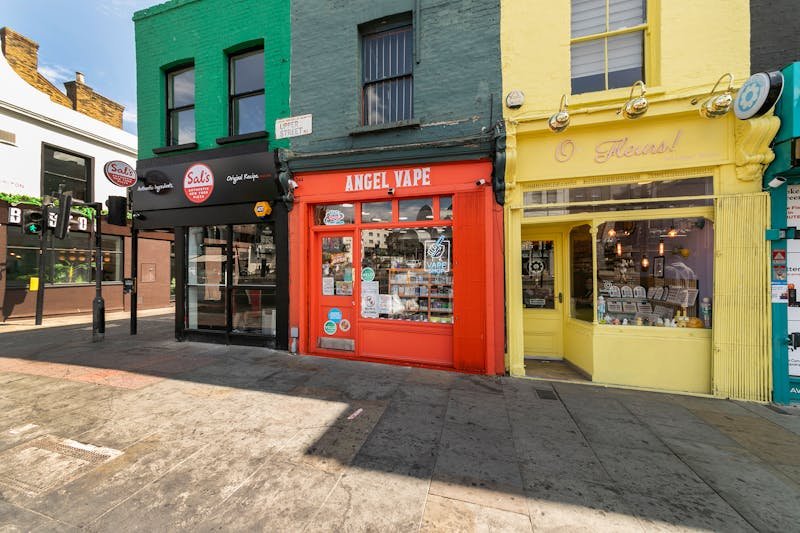 Retail/Shop in London - photo 2