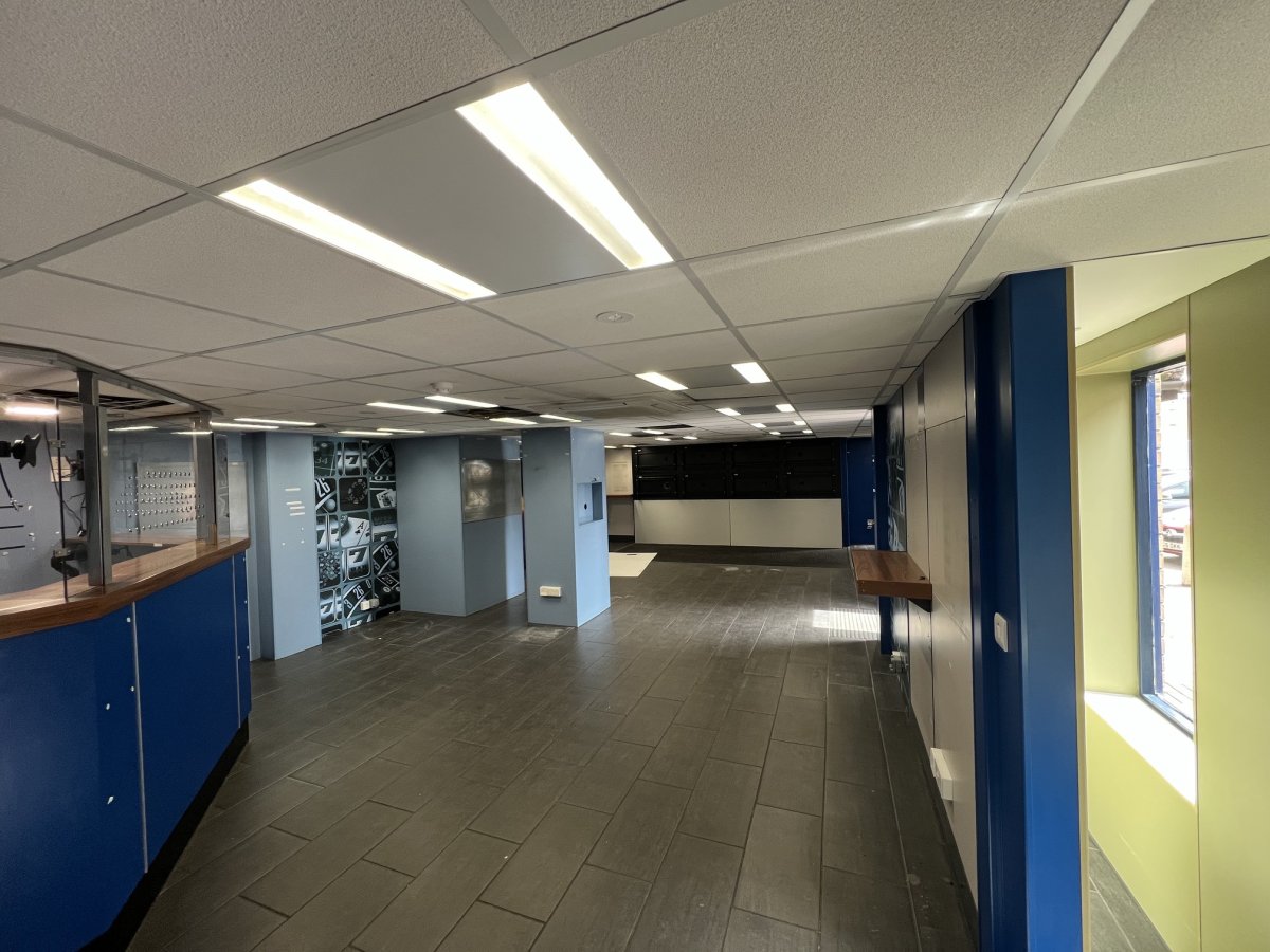 Retail/Shop in Huntingdon - photo 2