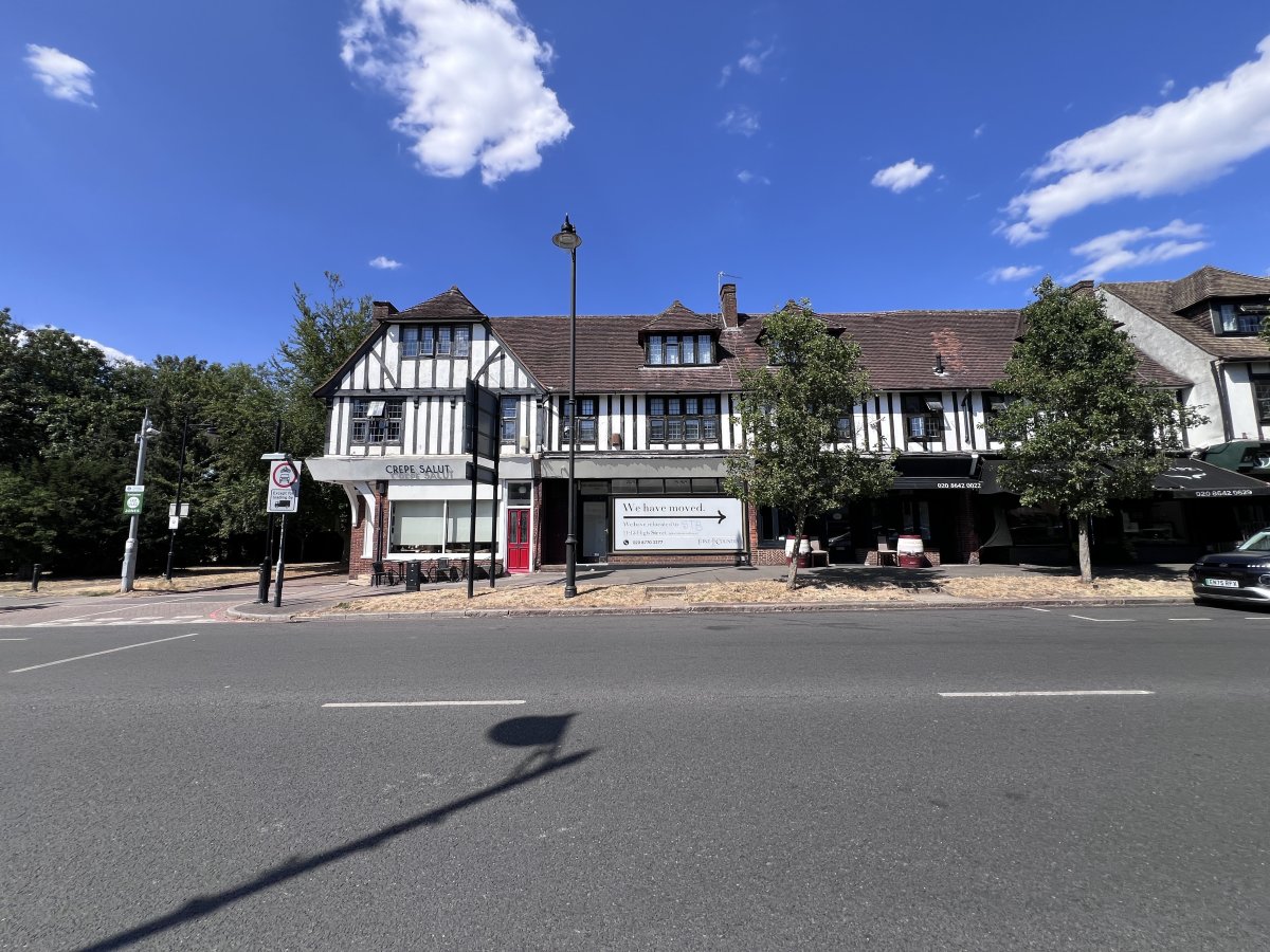 Retail/Shop in Cheam - photo 2