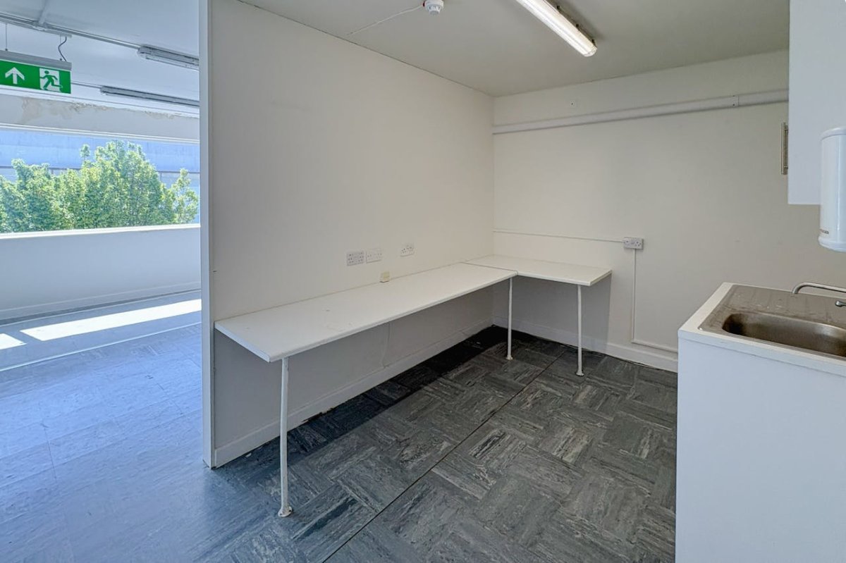 Retail/Shop in Bournemouth - photo 4