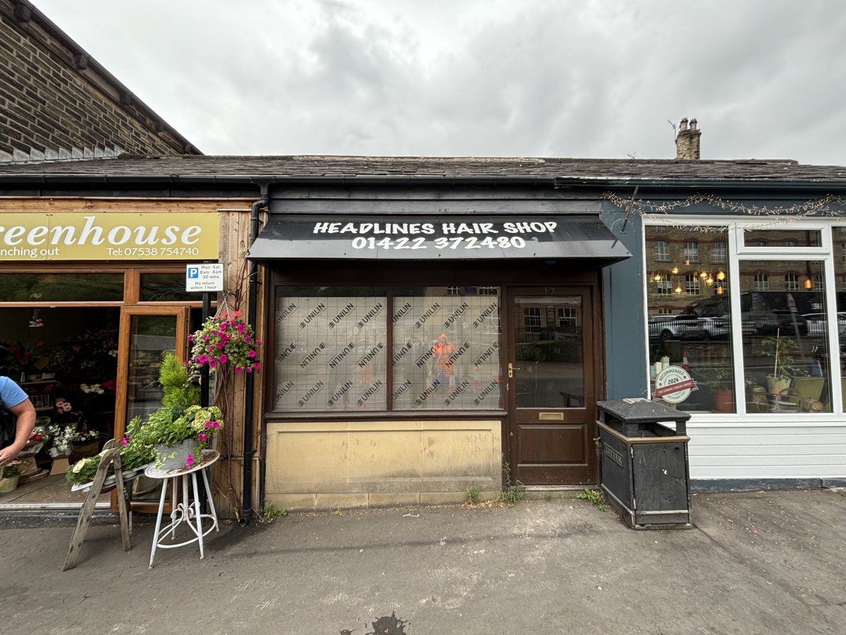 Retail/Shop in West Vale - photo 2