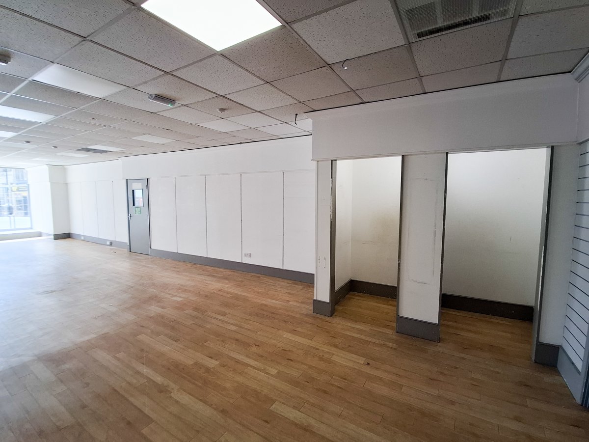 Retail/Shop in Northampton - photo 4