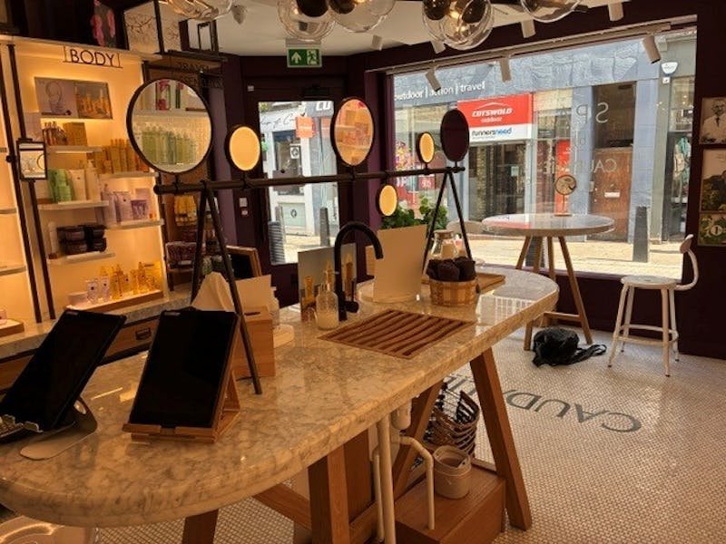 Retail/Shop in London - photo 3