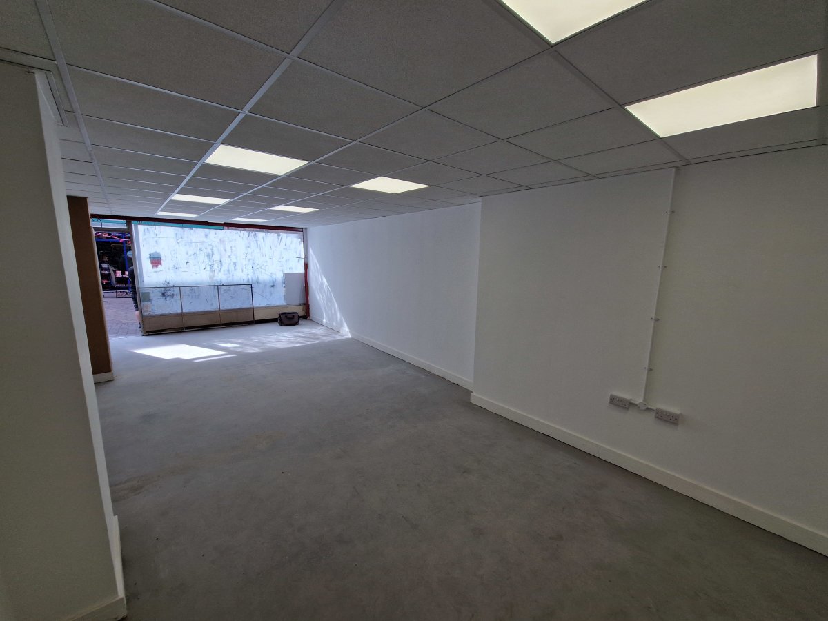 Retail/Shop in Ilkeston - photo 2