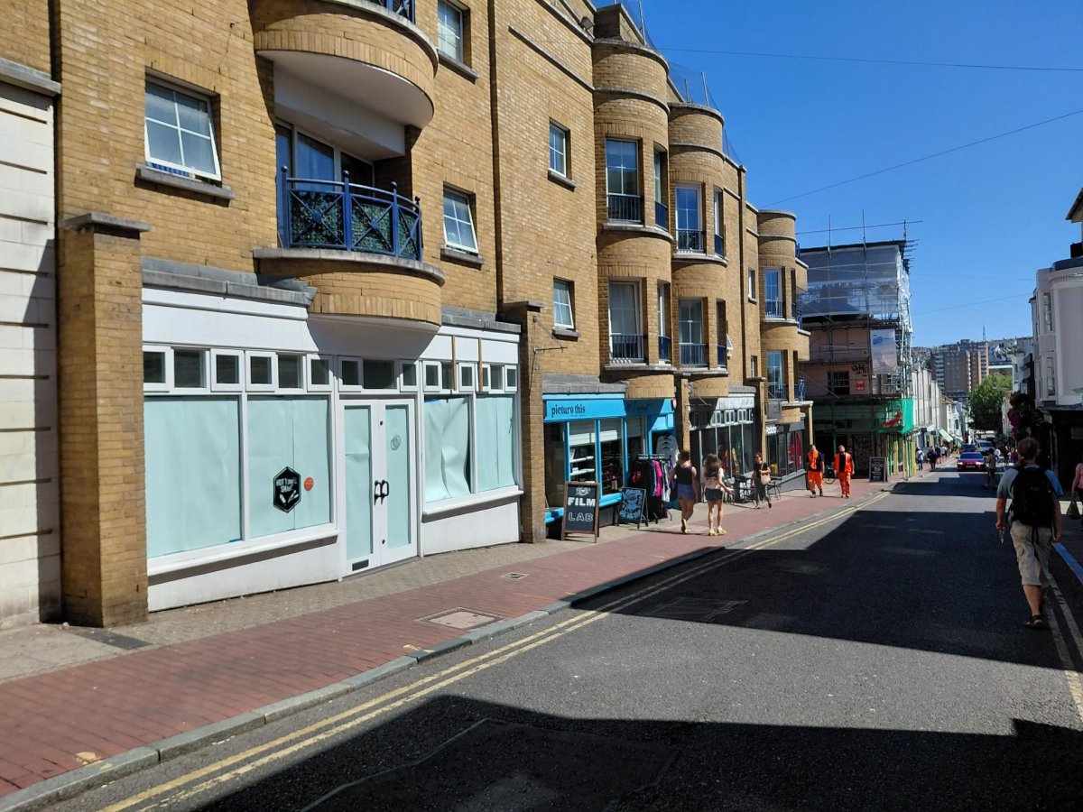 Retail/Shop in Brighton - photo 3