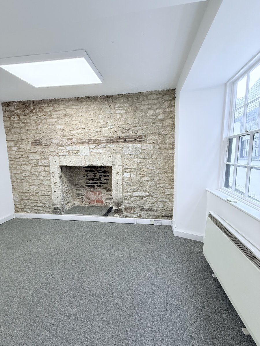 Retail/Shop in Trowbridge - photo 2