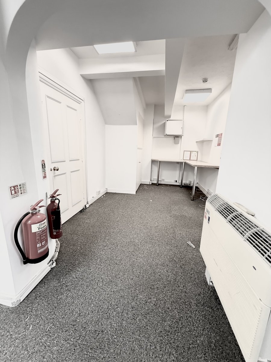 Retail/Shop in Trowbridge - photo 3