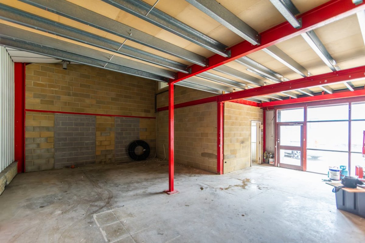 Retail/Shop in Bournemouth - photo 4
