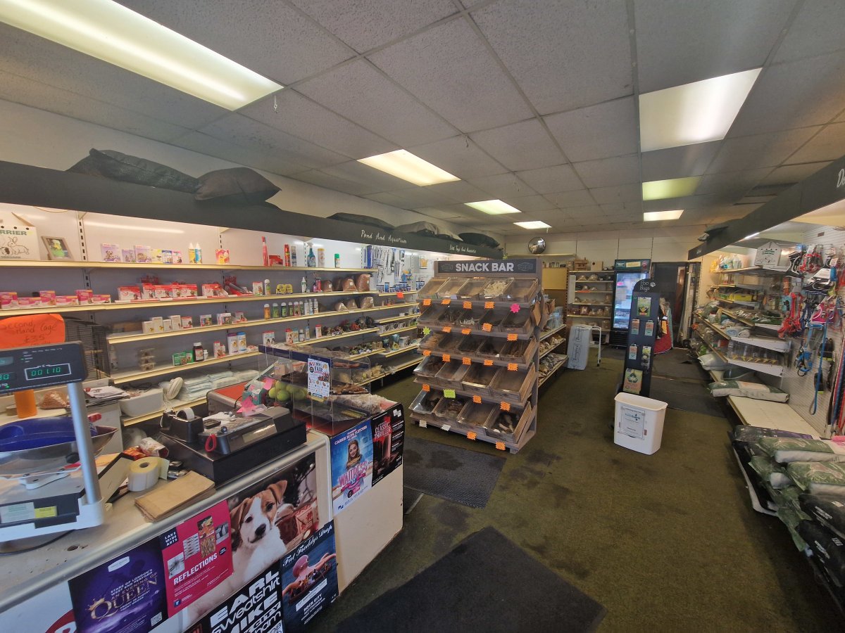 Retail/Shop in Arnold - photo 2