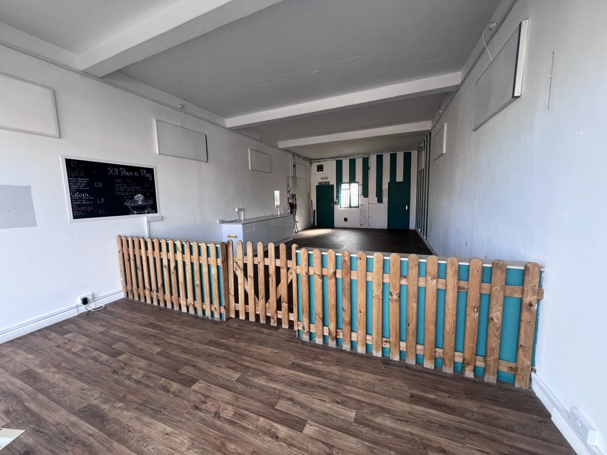 Retail/Shop in Surbiton - photo 2