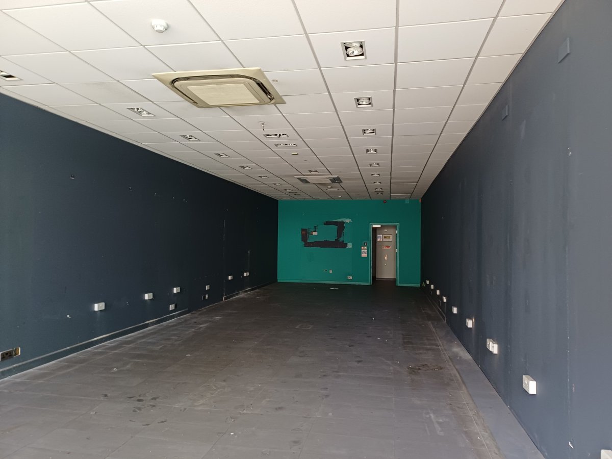 Retail/Shop in Plymouth - photo 2