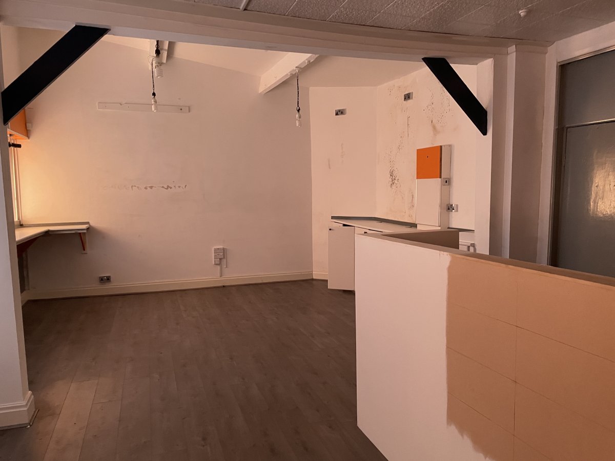 Retail/Shop in Leeds - photo 4