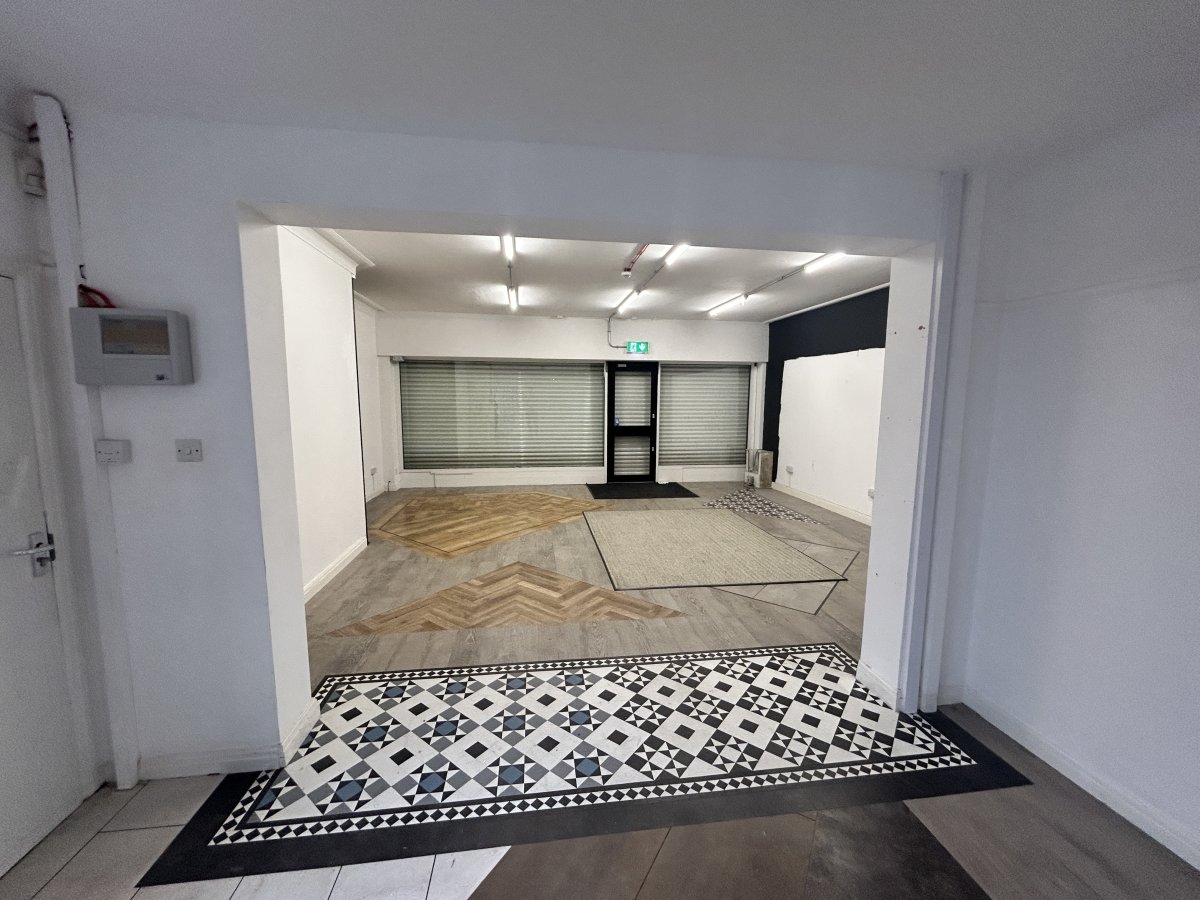 Retail/Shop in Brooklands - photo 2