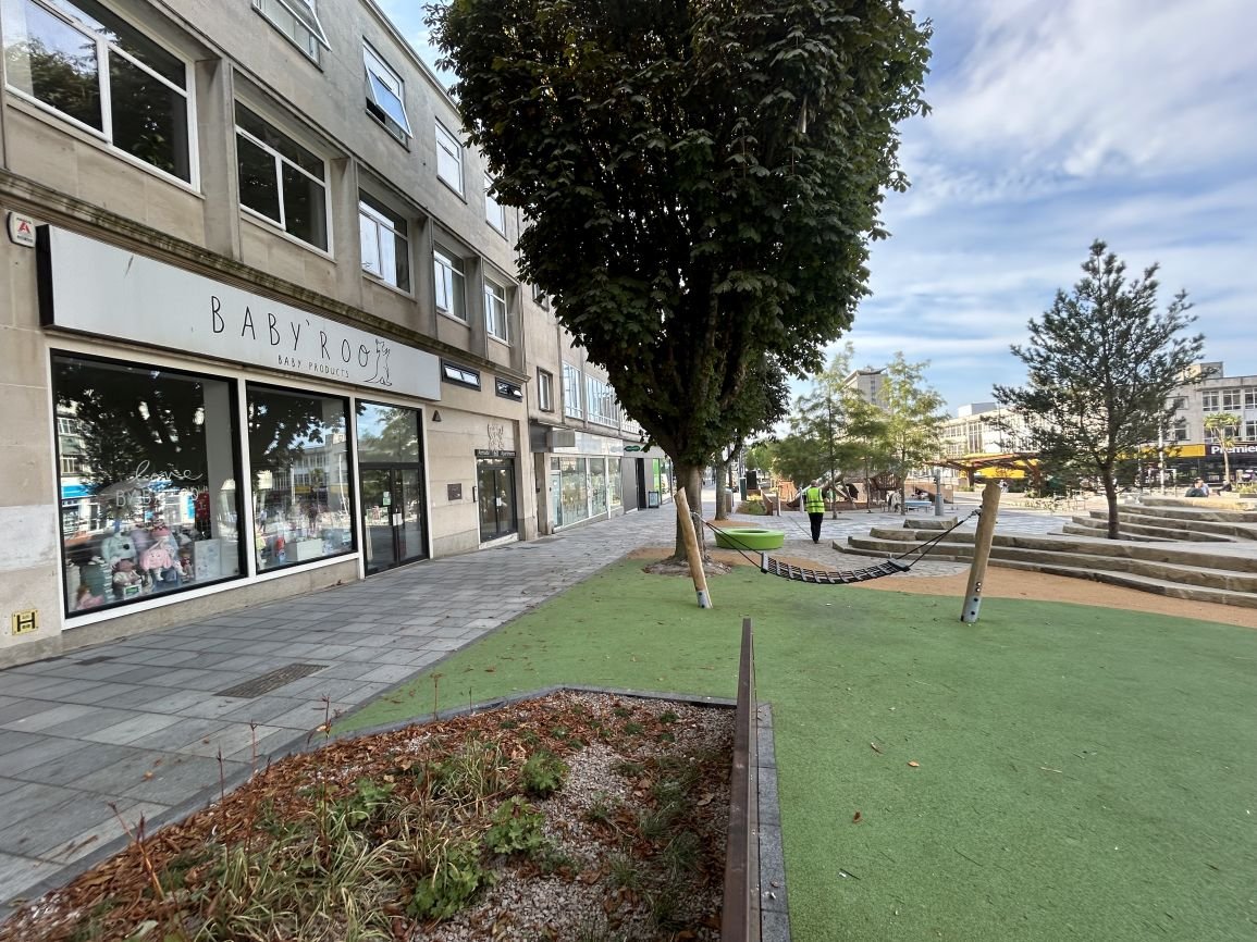 Retail/Shop in Plymouth - photo 2