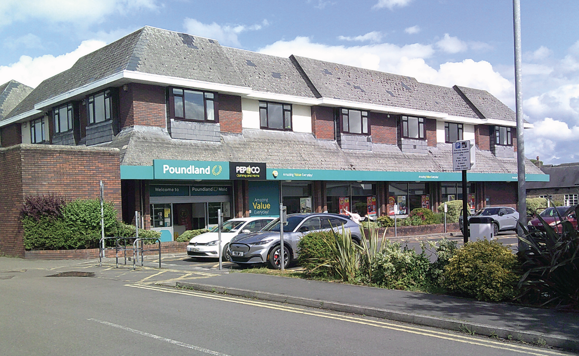 Retail/Shop in Mold - photo 2