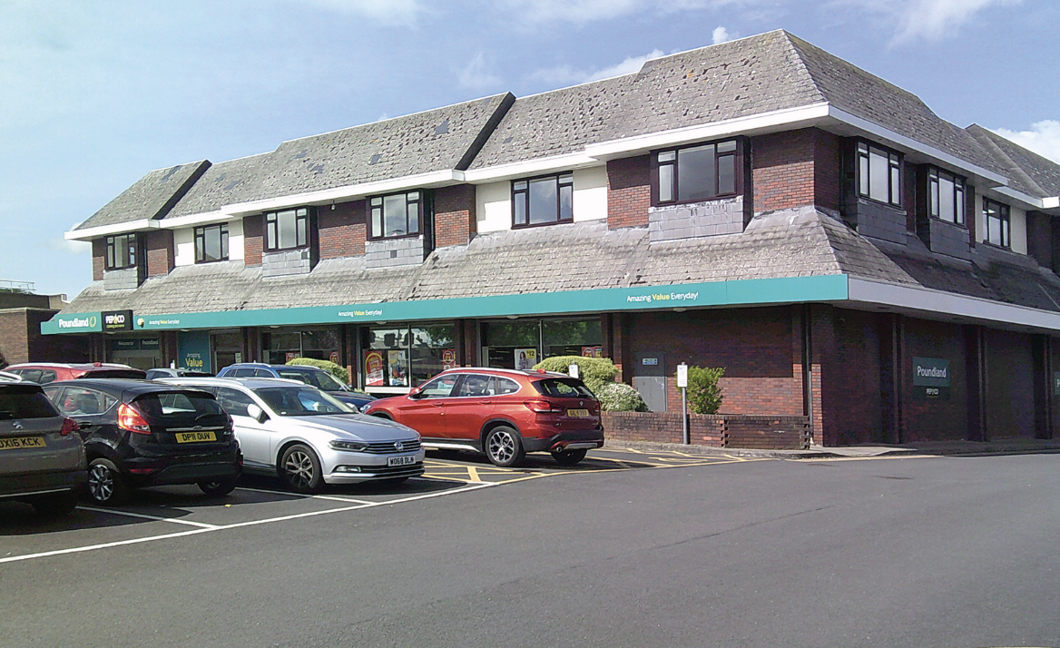 Retail/Shop in Mold - photo 3