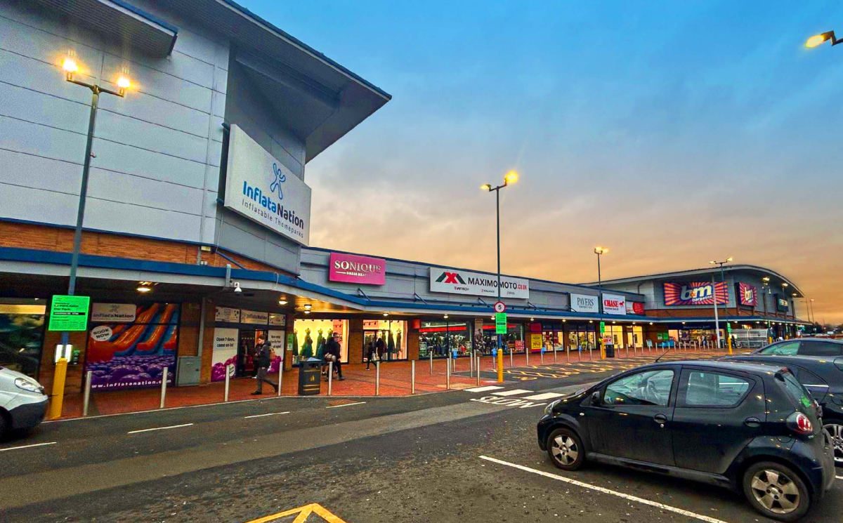 Retail/Shop in West Bromwich - photo 2