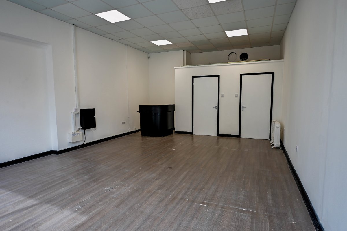 Retail/Shop in Doncaster - photo 2