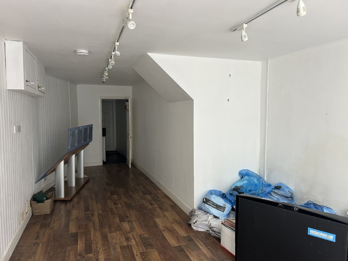 Retail/Shop in Kingsbridge - photo 2