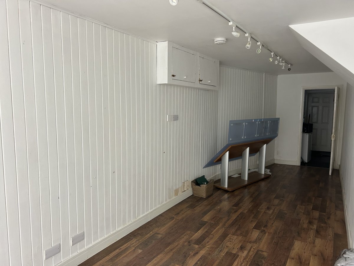 Retail/Shop in Kingsbridge - photo 3