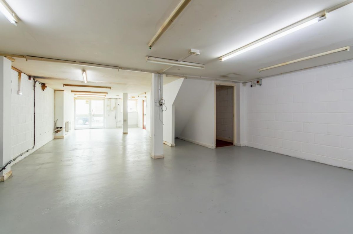 Retail/Shop in Verwood - photo 2