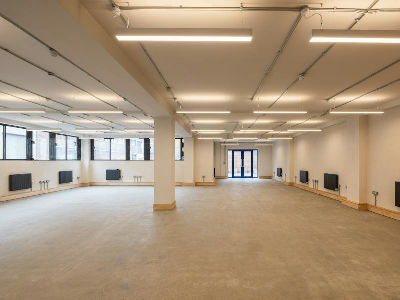 Retail/Shop in London - photo 2