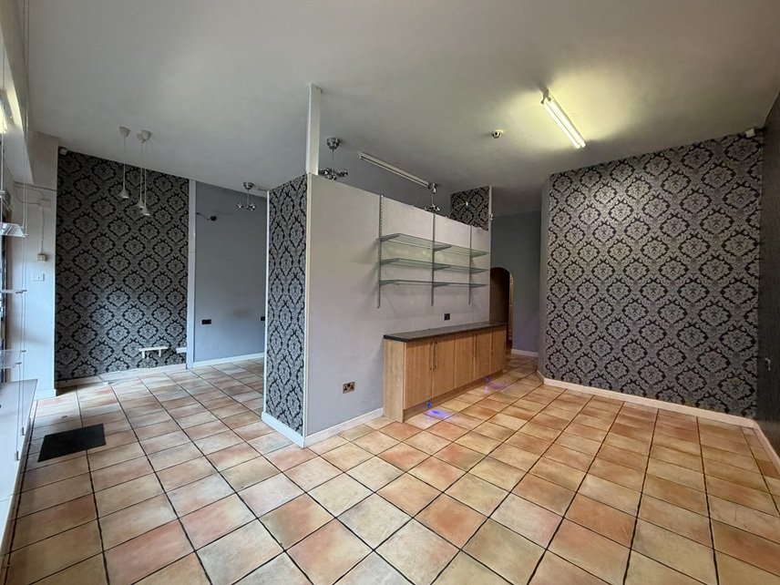 Retail/Shop in Stoke On Trent - photo 2