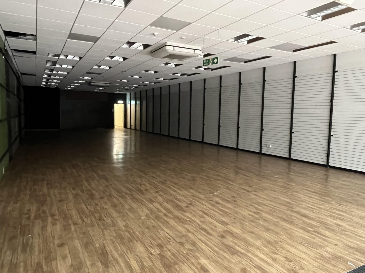 Retail/Shop in Stevenage - photo 2