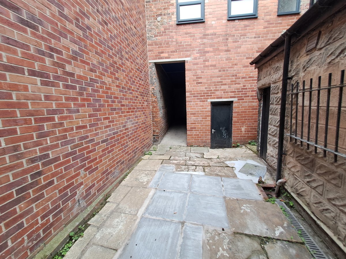 Retail/Shop in Wakefield - photo 4
