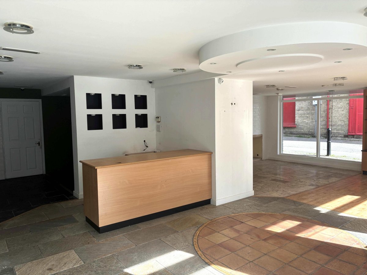 Retail/Shop in Truro - photo 4